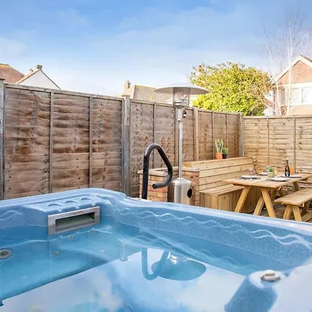 Stunning 4Br House For 10 Near Beach W Hot Tub Bognor Regis Exterior photo