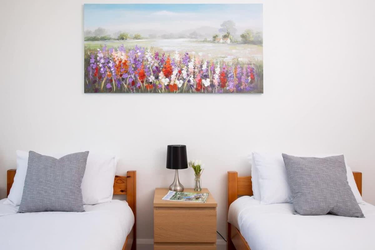 Holiday home Stunning 4br House For 10 Near W Hot Tub Bognor Regis