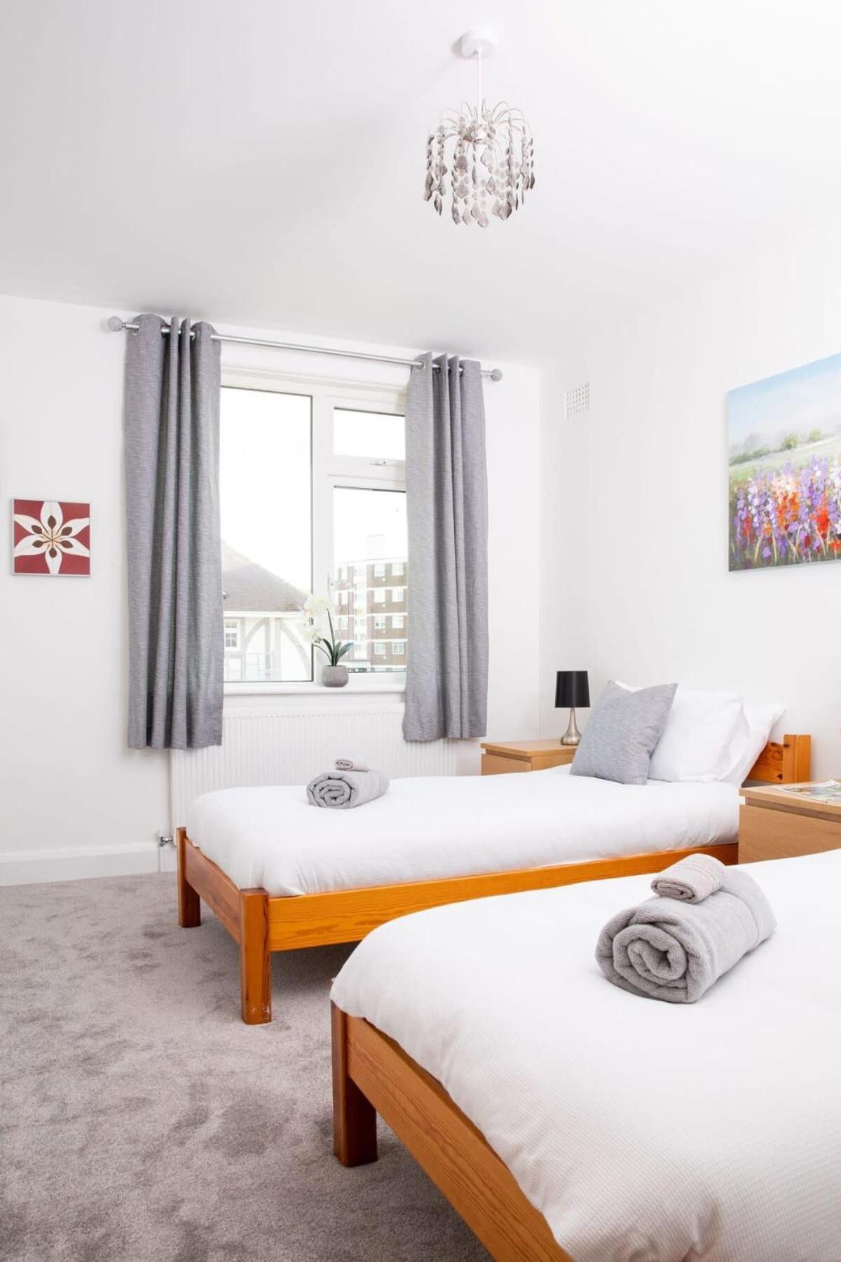 Stunning 4br House For 10 Near W Hot Tub Bognor Regis