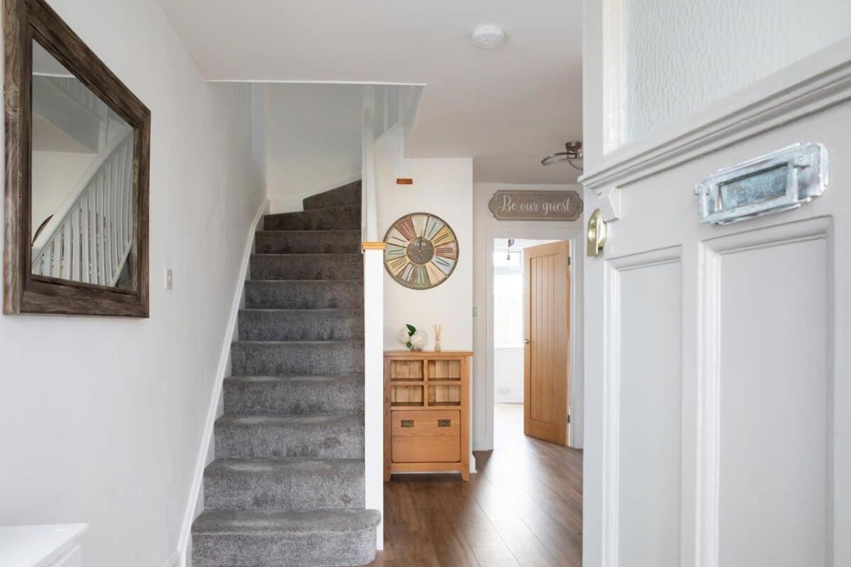 Stunning 4br House For 10 Near W Hot Tub Holiday home Bognor Regis