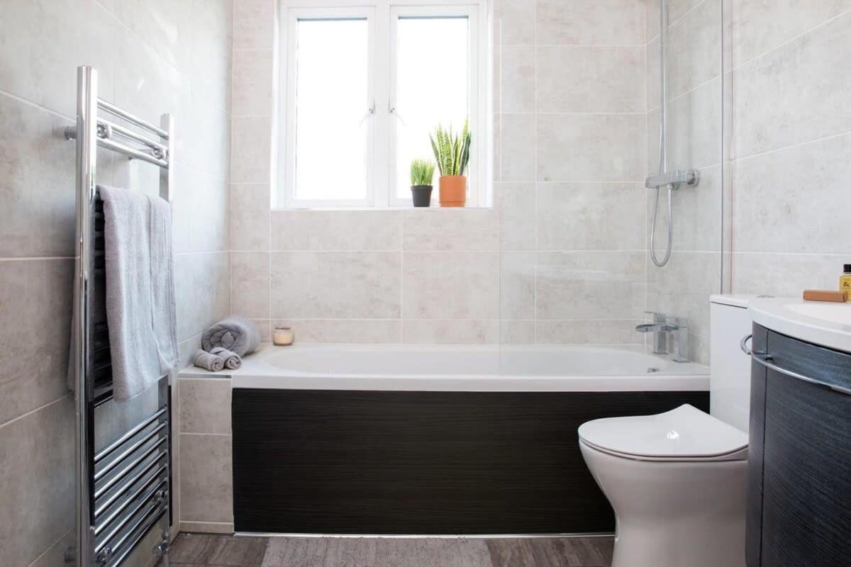 Stunning 4br House For 10 Near W Hot Tub Bognor Regis